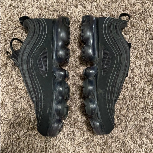 Boys VaporMax size 4.5 - Picture 5 of 7